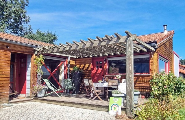 Charming cottage in Montbrison with terrace, garden, parking, wifi
