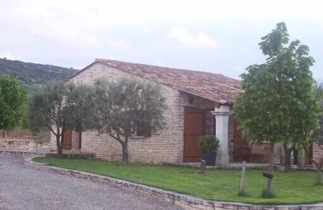 Charming cottage in Joucas near the most beautiful villages of France