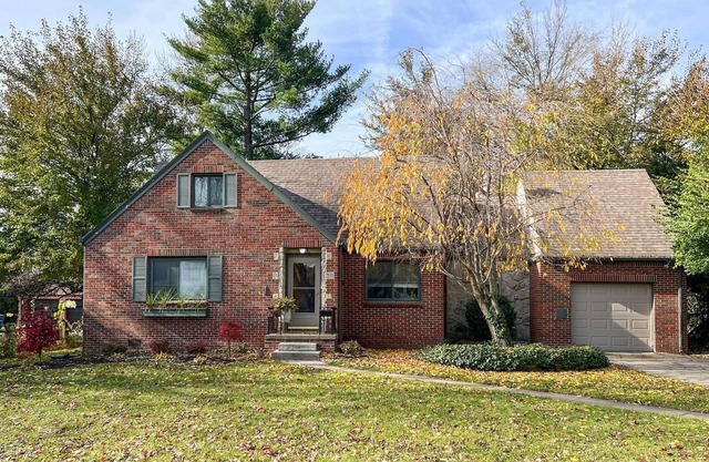 Charming Cottage in Toledo's popular Old Orchard neighborhood!
