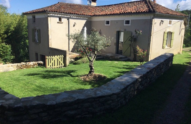 CHARMING COTTAGE JUST 10 MNS FROM FIGEAC