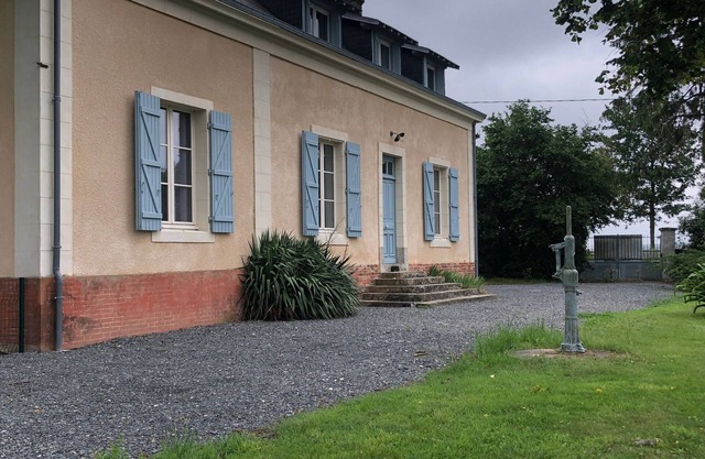 Charming Cottage Near Le Mans: Garden, Terrace, 4 Bedrooms, 3 Bathrooms, Wi-Fi, Family Friendly