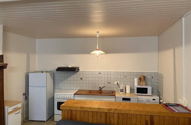 Charming Cottage Near Salers: BBQ, Garden, Pets Welcome, WiFi, Sleeps 4