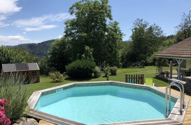 Charming cottage nestled on the mountainside (cleaning departure + sheets included)