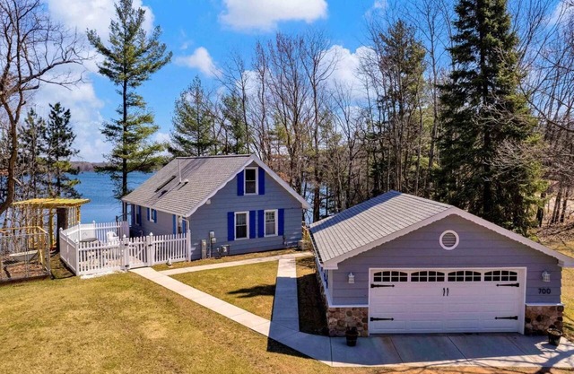Charming Cottage on Pine Lake w/Incredible Views!
