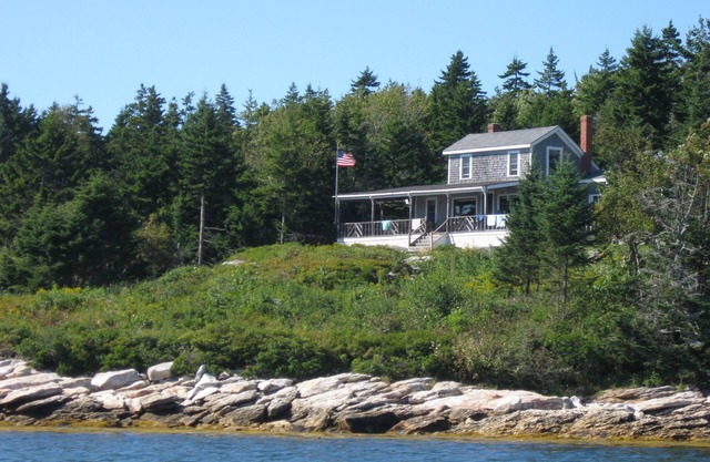 Charming cottage overlooking the islands of Muscongus Bay
