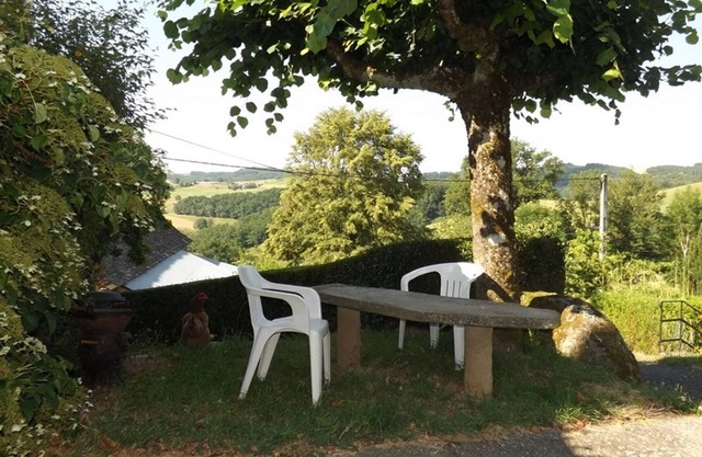 Charming Cottage with Terrace, Near Hiking Routes & Scenic Villages