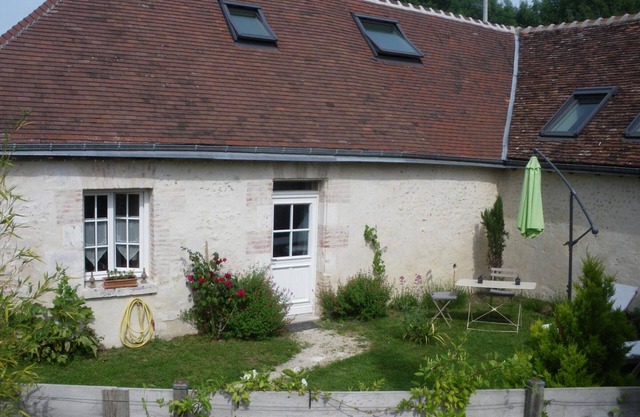 Charming Cottage with Private Garden, Near Loire Castles, Pet Friendly, Free Wi-Fi