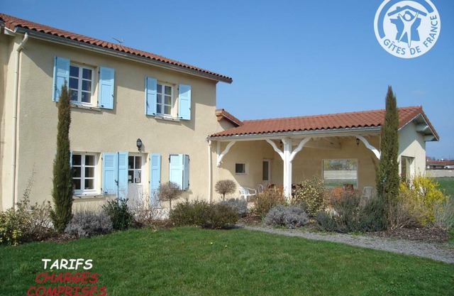 Charming Countryside House with Large Pool, Terrace & Modern Amenities in Chalain-le-Comtal
