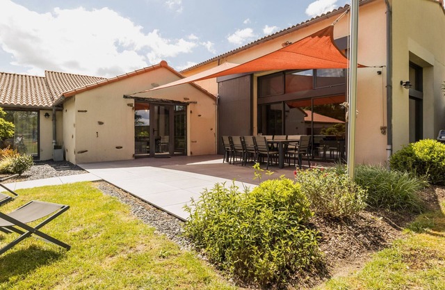 Charming Countryside Retreat with Indoor Heated Pool Near Nantes & Clisson