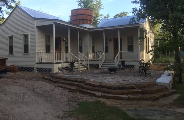 Charming Country Farmhouse 4 miles to Texas A&M