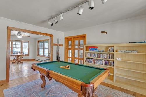 Charming Country 4BR Retreat with Riverfront Views cabin