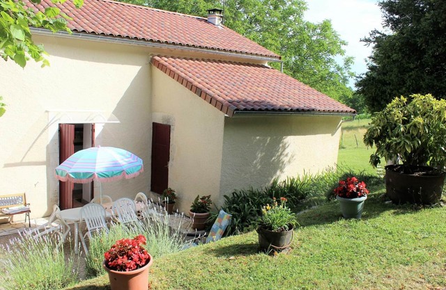 Charming Country Cottage with Farm Animals, Fireplace, and Garden in Dordogne