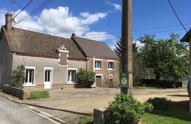 Charming Country Cottage Near Valençay - 2 Bedrooms, Quiet Garden, Close to Loire Castles & Beauval Zoo
