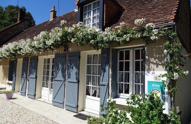 Charming Country Cottage Near Loire Castles, Zoo, and Vineyards with Garden and Terrace
