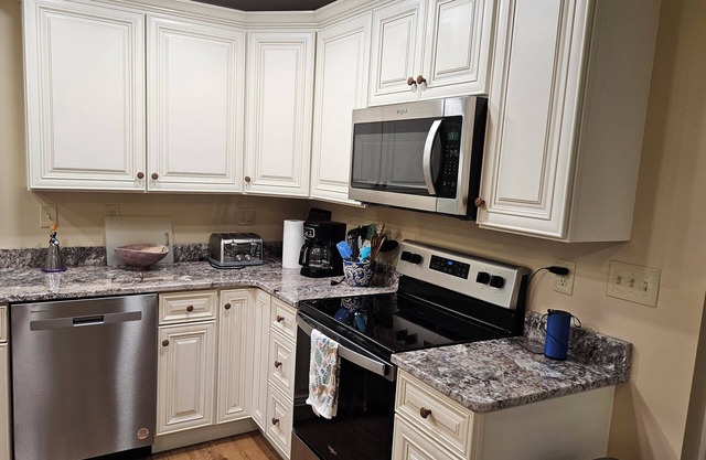 Charming country duplex with WiFi and AC in peaceful Wampum.