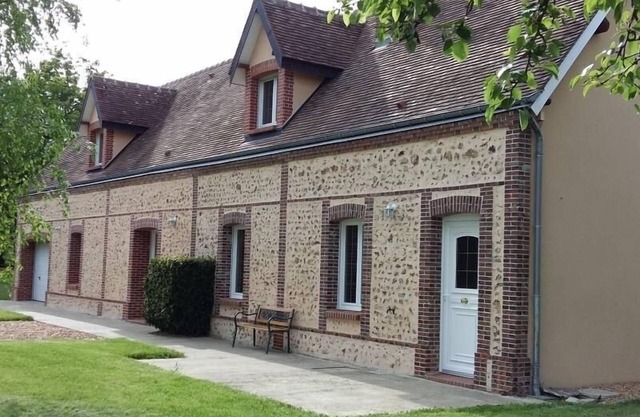 Charming Countryside Retreat: Spacious 2-Bed Gîte with Games, Bikes, and Outdoor Fun
