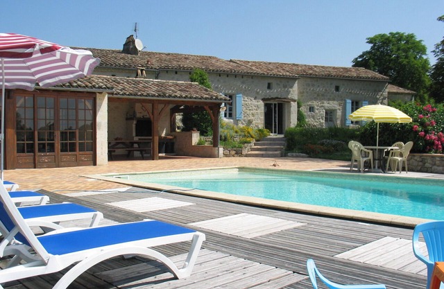 Charming country house, 11 people, large private swimming pool, absolute tranquility