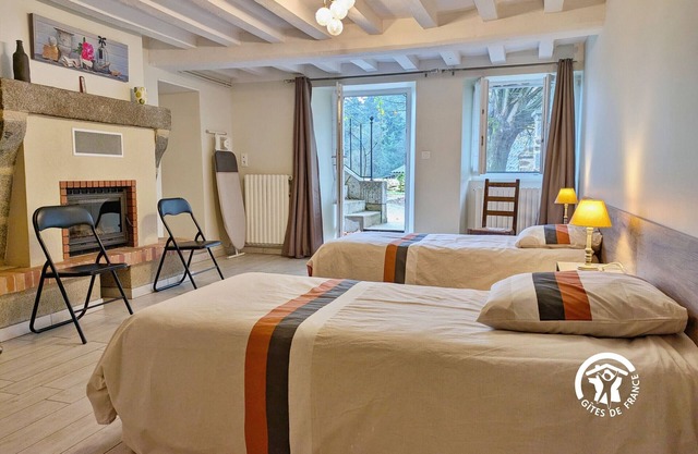 Charming Countryside Retreat with Farm Experience and Nearby Forest
