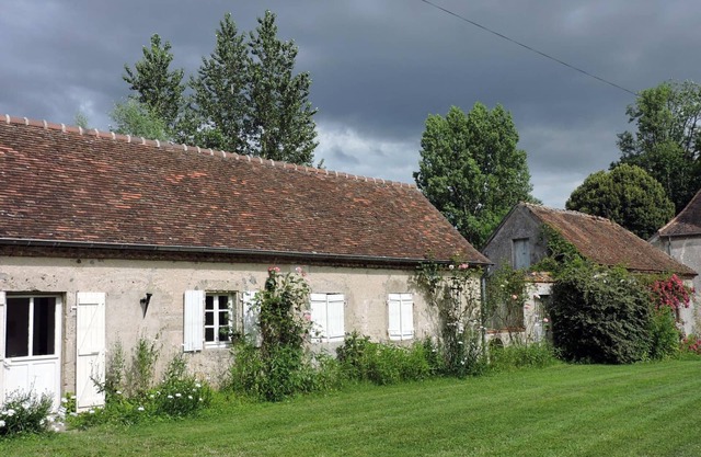 Charming Countryside Cottage with Private Garden, Near Château and Fishing Ponds, Pet Friendly
