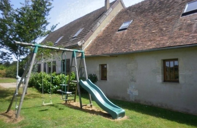 *Charming Countryside House with Garden & Near River, Sleeps 10*