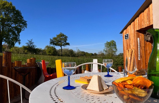 Charming Countryside Retreat: Vintage Style, Modern Comforts, All-Inclusive Amenities