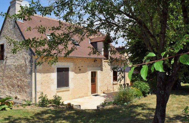 Charming Countryside Retreat with Garden, Fireplace, and Modern Amenities in Southern Touraine