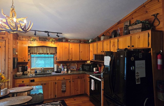 Charming cozy 2-bedroom Cabin