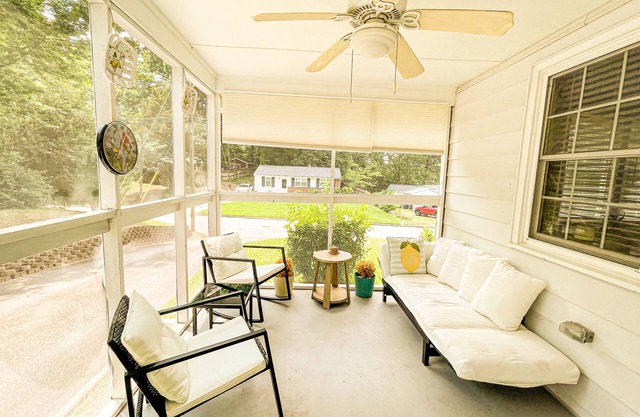 Charming & Cozy Midtown Ranch Home