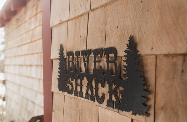 Charming & Cozy River Front Cabin- Close to ski mountains. Ski,Fish,Swim & Hike!