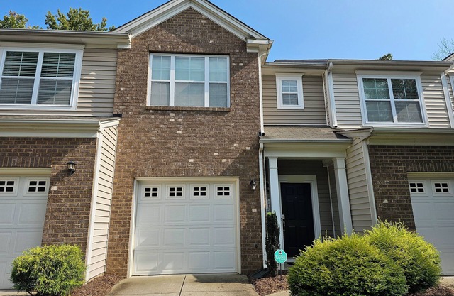 Charming & Cozy Townhome in Charlotte