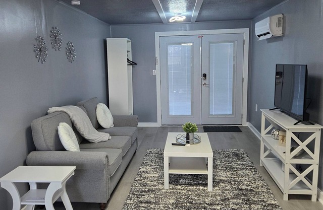 Charming & Cozy 1-bedroom apartment newly renovated in Linthicum Heights.