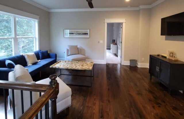 Charming Custom Home in Historic Suwanee-Sleeps12