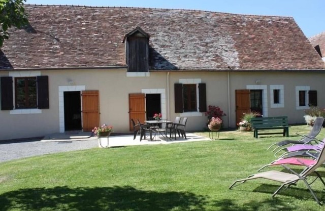 Charming Detached House, Shaded Garden, Near Lake & Family Activities