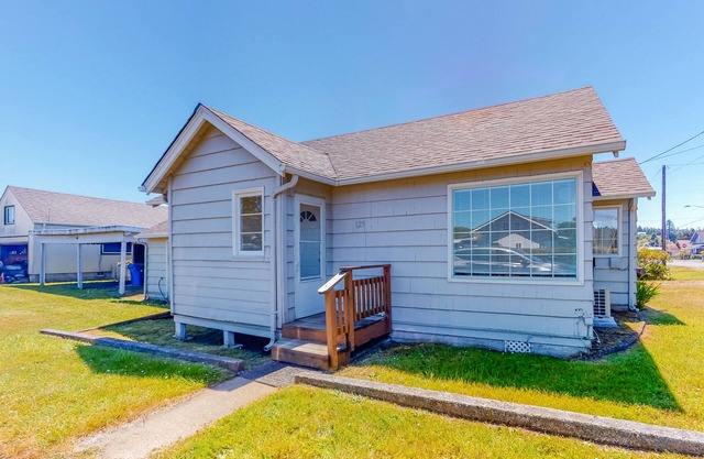 Charming, dog-friendly house with Wifi & W/D - near the river