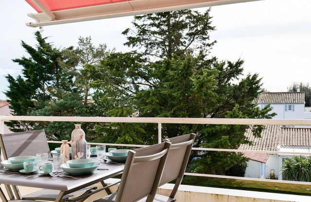 Charming duplex with swimming pool close to Tanchet beach