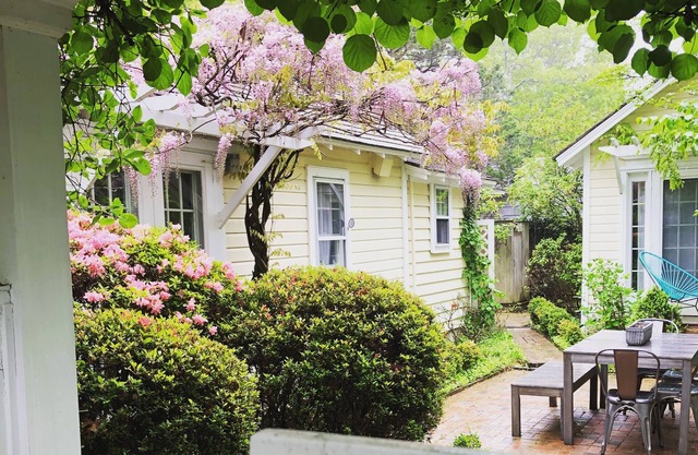 Charming East Hampton Beach Cottage - Steps to Beach