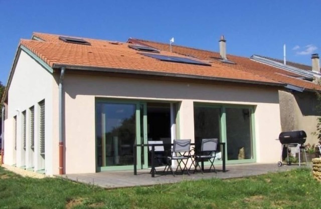 Charming Eco-Friendly Retreat: Modern 3BR Home with Terrace and Large Orchard Near Parks and Activities