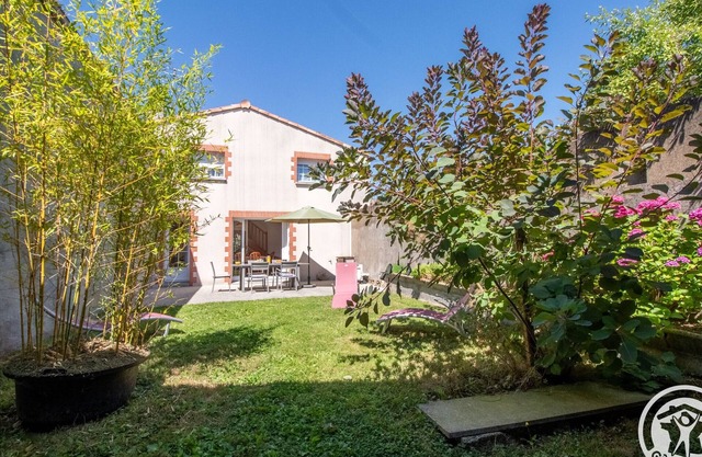 Charming, Eco-Friendly Cottage: Terrace, Garden, Near Puy du Fou & Zoo, Ideal for Families