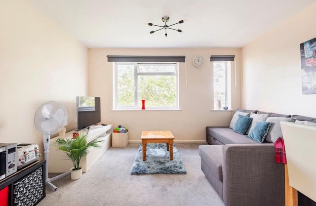 Charming Entire 2-Bedroom House in Milton Keynes