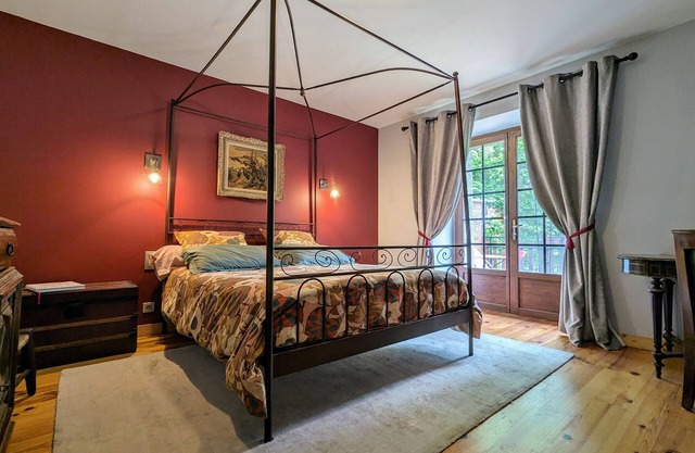 Charming farmhouse with private pool and tennis
