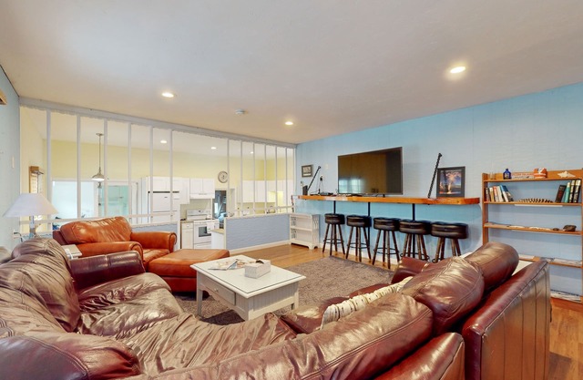 Charming family home conveniently placed near water, beaches, & more