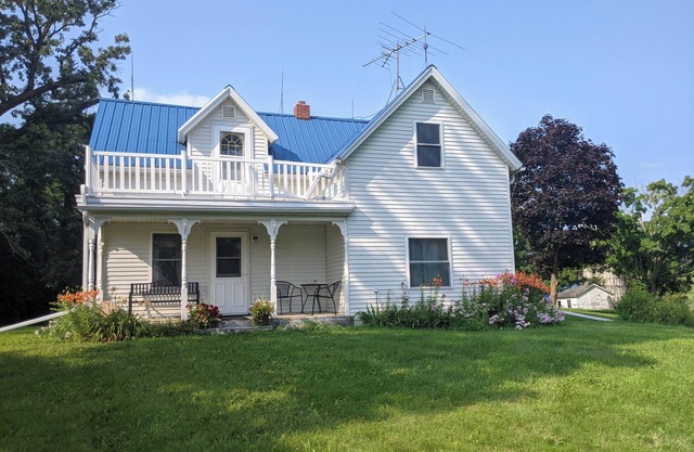 Charming farm house perfect for anglers and summer getaways in the country