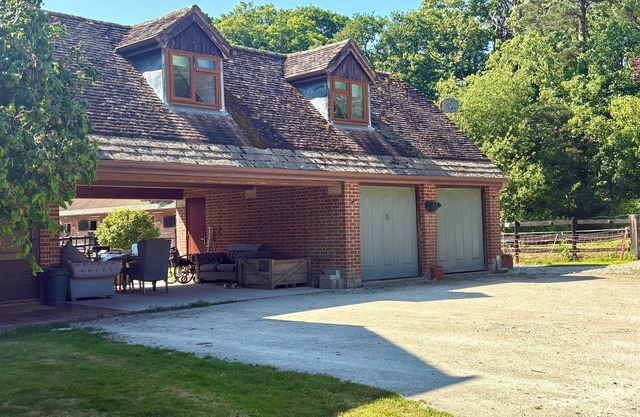 Charming Farm Stay in Dorset. Cozy Self Catering Apartment with scenic views.