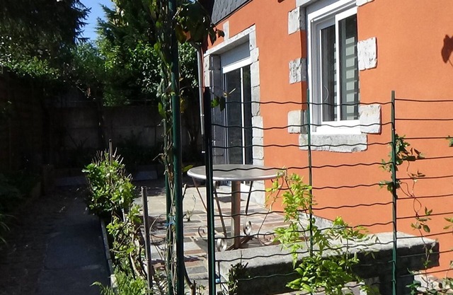 Charming Farmhouse Cottage with Modern Amenities in Avesnois Natural Park