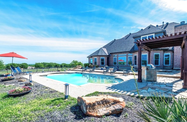 Charming farmhouse in Countryside with Pool & great views for 16 guests