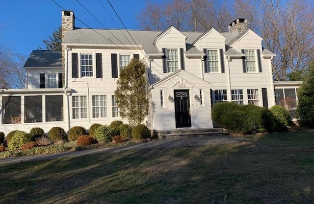 Charming Farmhouse Just outside of NYC!