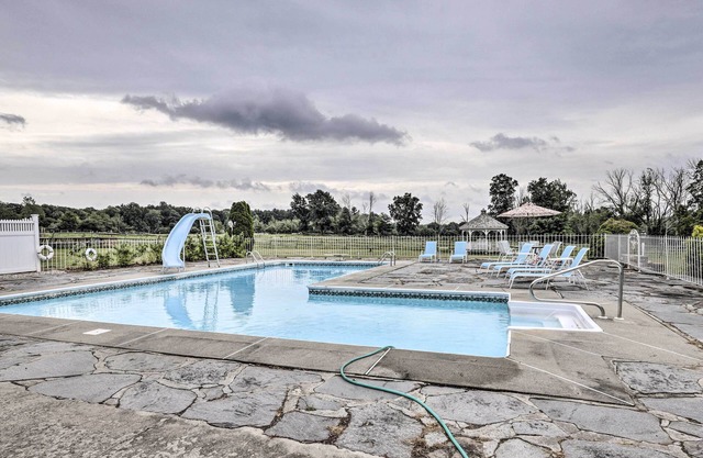 Charming Farmhouse w/Pool & Fishing Pond!