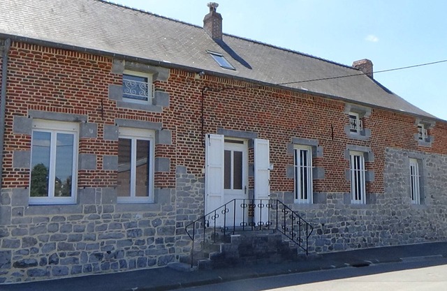 Charming Farmhouse with BBQ, Private Courtyard, and Modern Amenities in Avesnois