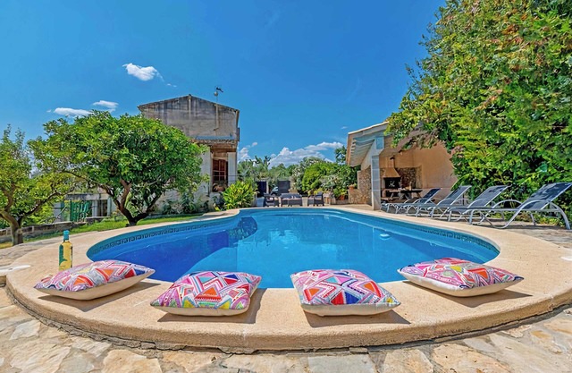 Charming Finca Sa Costa in Serene Contryside