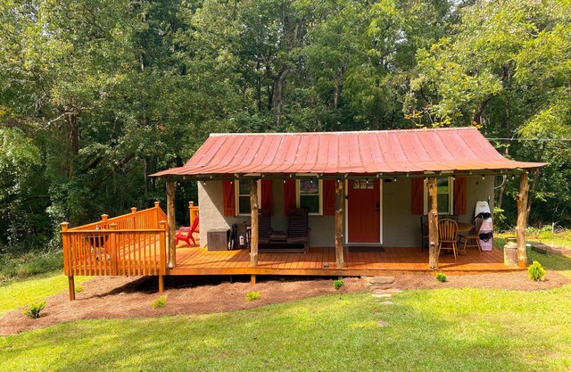 Charming Fishing Cabin w/lake view near Stone Mountain
